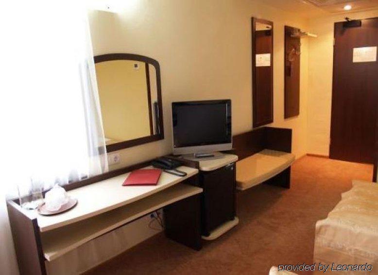Hotel Rapsodia City Center Botoşani Quarto foto
