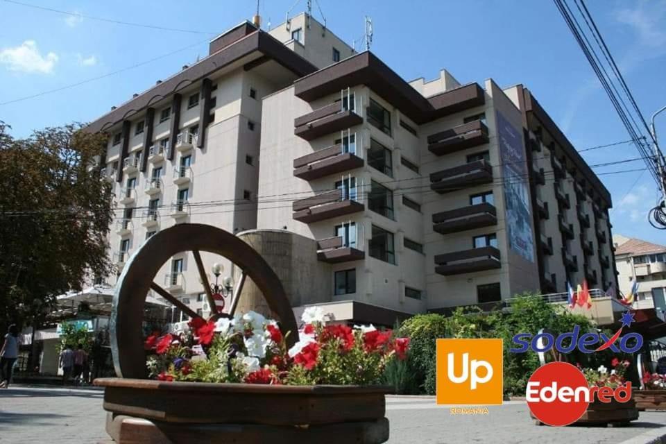 Hotel Rapsodia City Center Botoşani Exterior foto