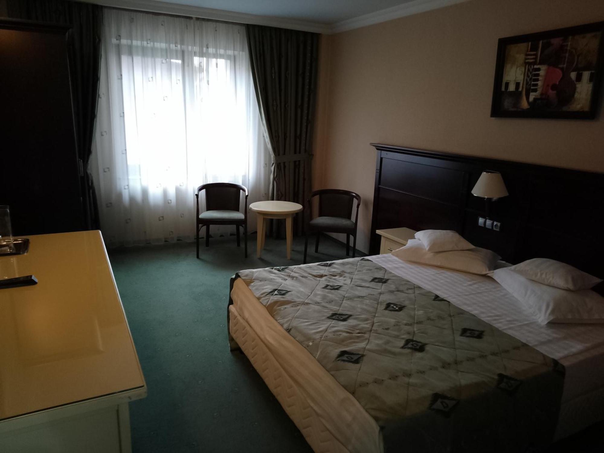 Hotel Rapsodia City Center Botoşani Exterior foto