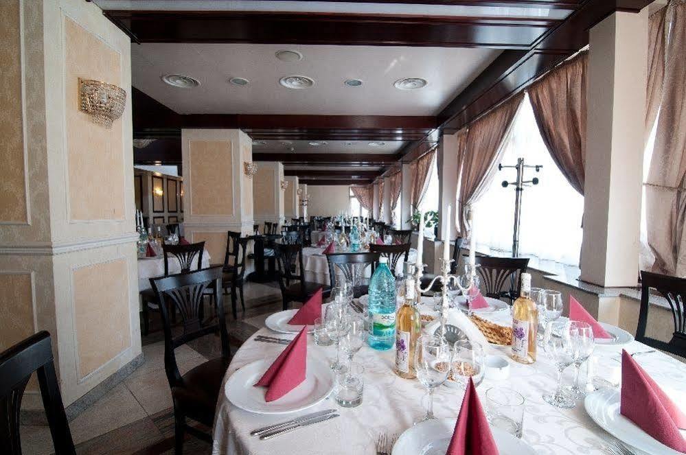 Hotel Rapsodia City Center Botoşani Exterior foto