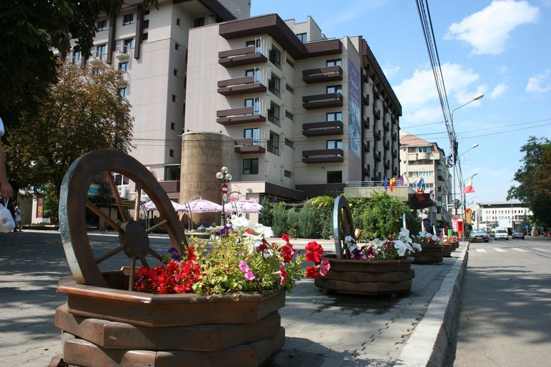 Hotel Rapsodia City Center Botoşani Exterior foto